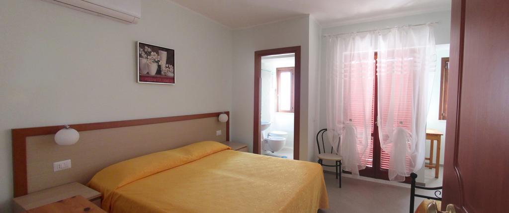 Hotel Santa Rosalia 마리나디카메로타 객실 사진
