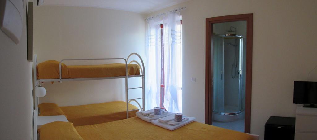 Hotel Santa Rosalia 마리나디카메로타 객실 사진