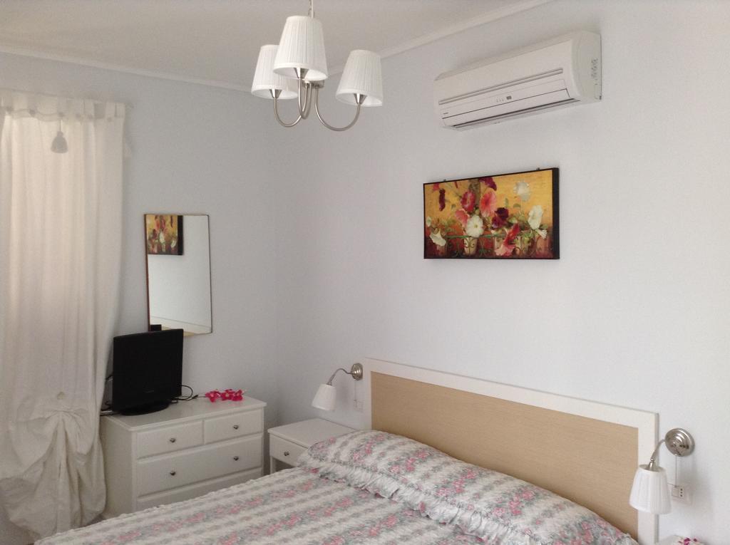 Hotel Santa Rosalia 마리나디카메로타 객실 사진